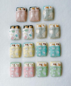 midori-nasu-ceramic-figure-futon-cat