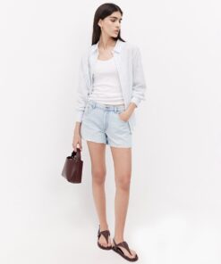 ג’ינס MID WAIST קצר עם קרעים